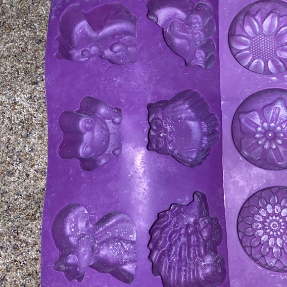 Lot of 5 Silicone Molds Baking Cake Cupcakes EUC - Picture 4 of 6